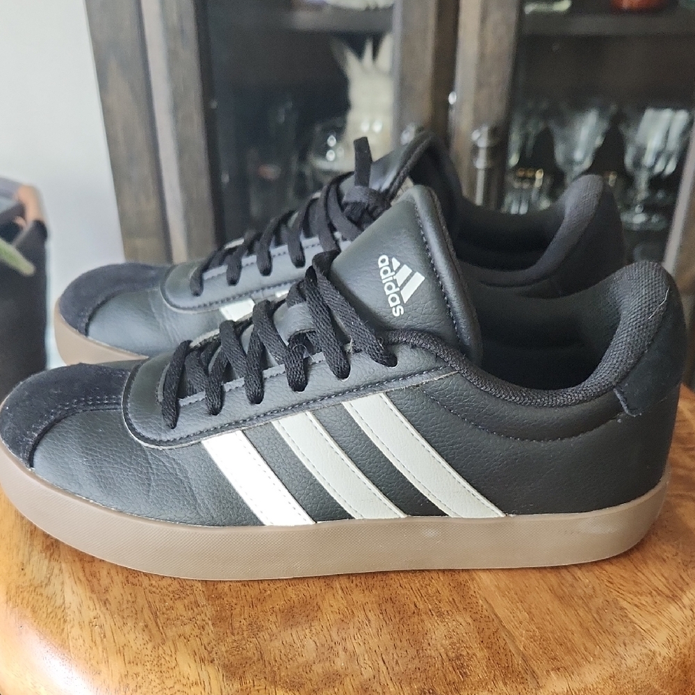 Adidas (fit a womens 7) Sneakers